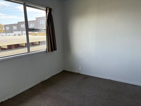 5 Bedroom House - Convenient Location - Photo 5