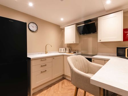 High-end HMO in a Quiet Area Room 3 - Photo 4