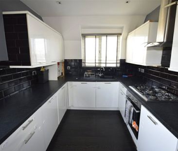 Bluebell Close, Rush Green, Romford, RM7 - Photo 5