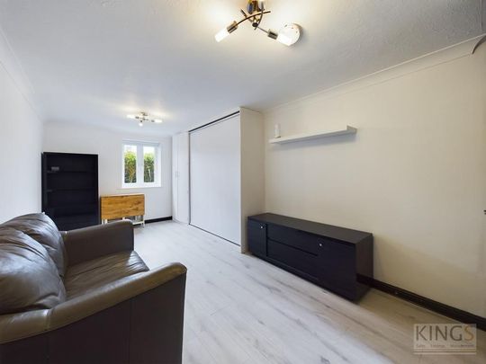 Studio to rent - Photo 1