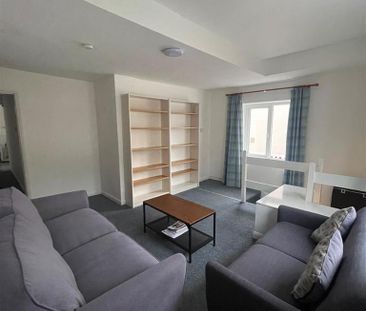 3 bedroom apartment to rent - Photo 3