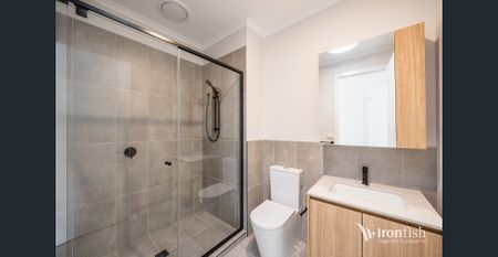 Stylish New Townhome in Aurora Estate Modern Comfort Meets Convenience - Photo 4