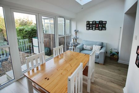 4 bedroom House To Let - Photo 3