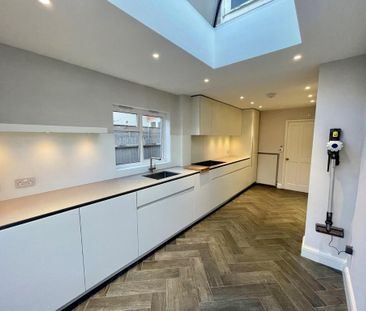 4 bedroom terraced house to rent - Photo 1