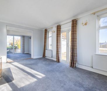 4 bedroom detached house to rent - Photo 2