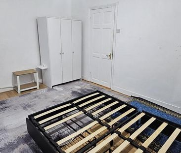 4 bedroom terraced house to rent - Photo 4