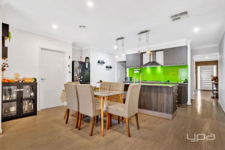 Stylish Family Living in Waterhaven Estate !! - Photo 2