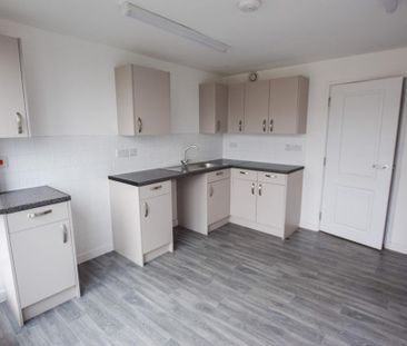 3 bedroom apartment to rent - Photo 2