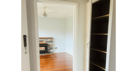 Charming Retreat with Fireplace & Serene Backyard - Prime Location Near Shops & Station - Photo 2