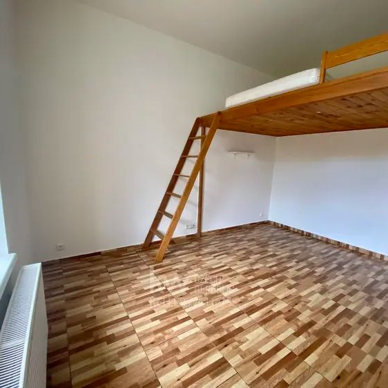 Pronájem bytu 1+kk 28 m - Fotografie 1