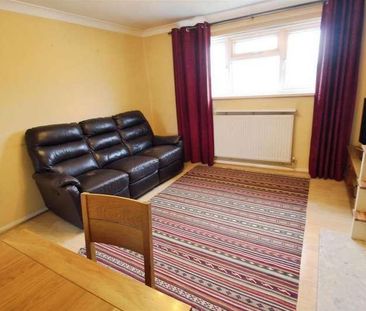 Lower Cippenham Lane, Slough, SL1 - Photo 2