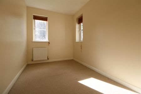 Watermint Drive, Tuffley, - Photo 4