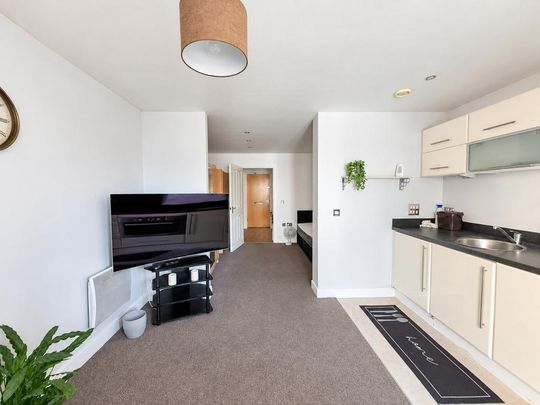 Studio to rent - Photo 1