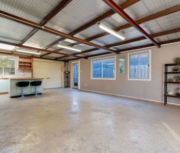 Family Home in perfect location - Photo 3