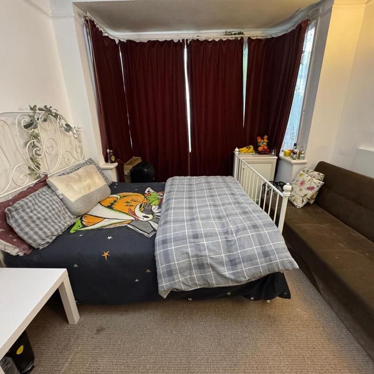 1 bedroom in a house share to rent - Photo 1