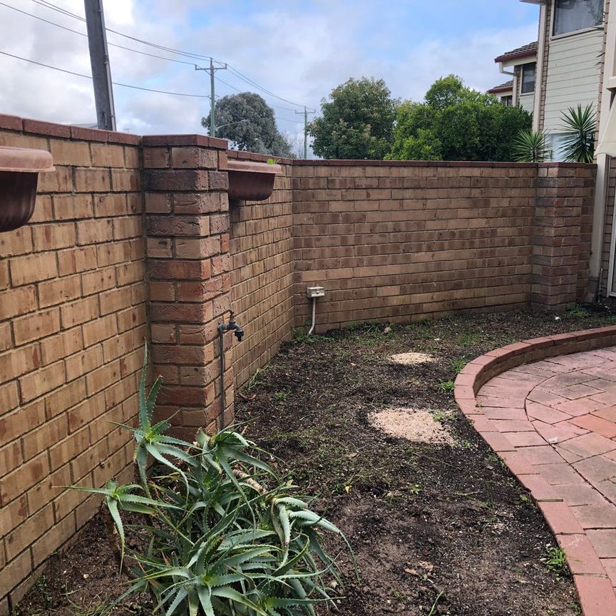 6/429 Griffith Road, Lavington, NSW 2641 - Photo 1