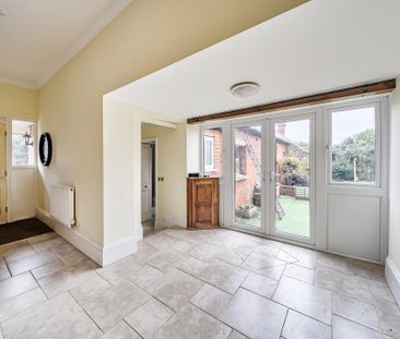 3 bedroom semi-detached house to rent - Photo 4