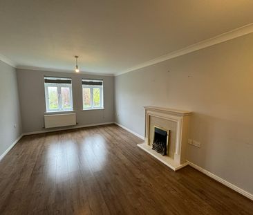 Royal Earlswood Park, Redhill, RH1 - Photo 2