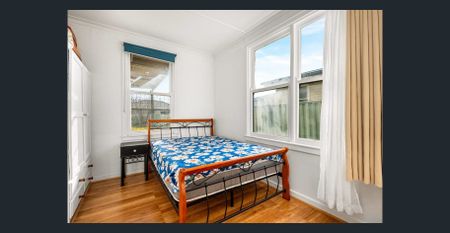 Three Bedroom Home with Spacious Yard - Photo 3