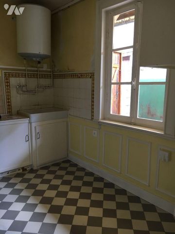 Maison de ville comprenant au rez-de-chaussée : un séjour, une cuisine et un dégagement, au ... - Photo 5