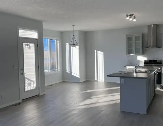 Beautiful 4-Bedroom Independent House (built in 2023) available for Rent | Calgary - Photo 1