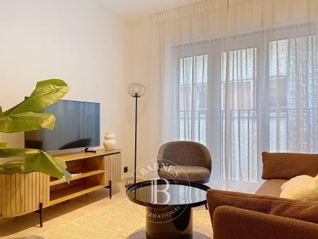 In the heart of Brussels - Furnished 3bedroom apartment - Photo 2