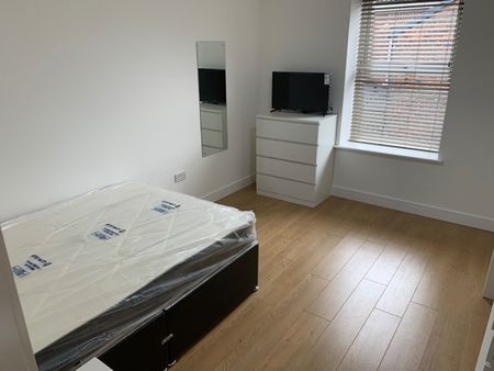 5 Bed Terraced House, Salisbury Road, L15 - Photo 3