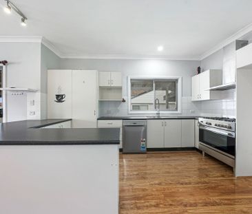 Comfortable Living in the Heart of Swansea - Photo 2