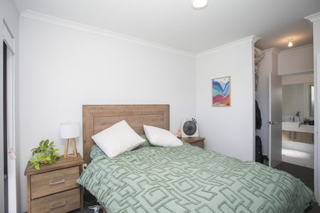 A stone throw away from Emerald Park! - Photo 4