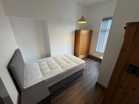 4 bedroom terraced house to rent - Photo 5