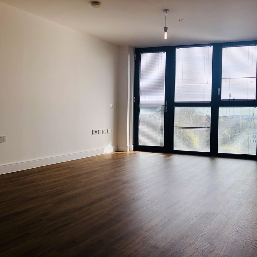 Century Tower, Chelmsford, Shire Gate - Photo 1