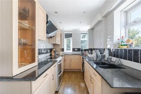 Castle Lane East, Bournemouth - Photo 5