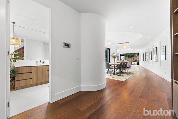 Stunning 3 Bedroom, 4 Bathroom, 2 Living Area Home with Double Garage! - Photo 1