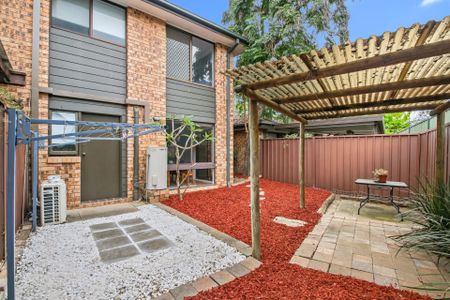 Well presented 3 bedroom home - Photo 3