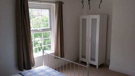 1 bedroom in a house share to rent - Photo 3