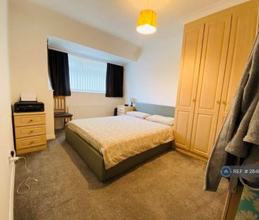 3 bedroom semi-detached house to rent - Photo 4