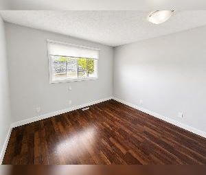 4 Bed 2 Bath Double Garage NE Fraser Edmonton - Photo 1