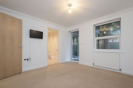 2 bed flat to rent in Owls Road, Bournemouth, BH5 - Photo 3