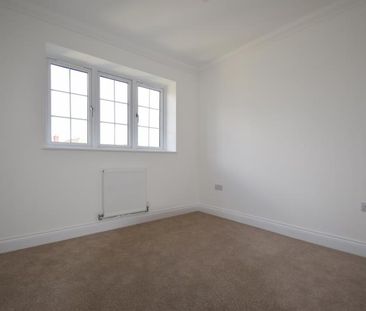 Hart Road, Thundersley, Essex, SS7 - Photo 3