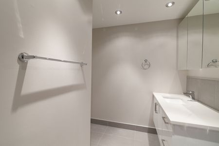 St. Lambert - Photo 3