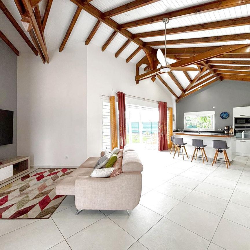 Location Maison 4 pièces 108m² LES ABYMES 97139 - Photo 1