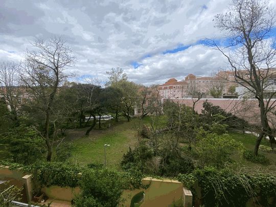 Apartamento T2 para arrendamento sem móveis com piscina nas Laranjeiras, Lisboa - Photo 1