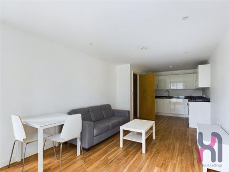 2 bedroom flat to rent - Photo 2