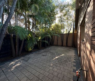 PRIVATE & PERFECTLY PLACED! - Photo 2