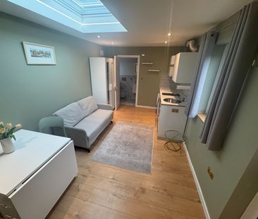 Studio Flat, Tamworth Lane, CR4 - Photo 2