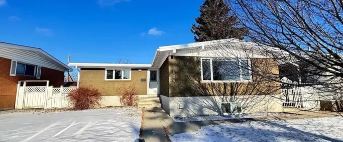 Fabulous location- 3 bedroom Main floor for rent | Calgary - Photo 1