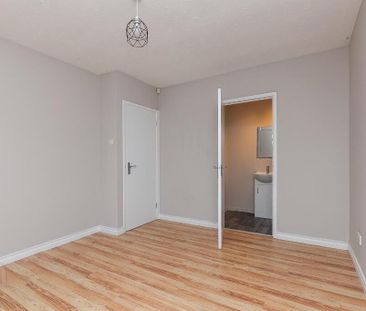 21 Regent Avenue, Carrickfergus, BT38 7TY - Photo 5