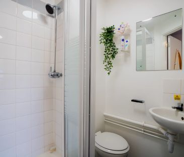 Standard Ensuite - Photo 5