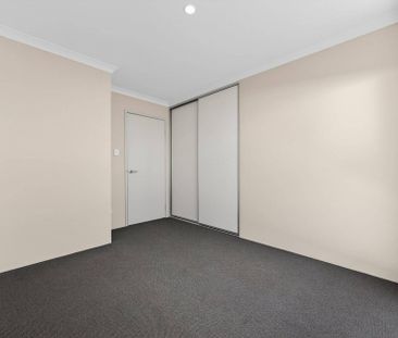 BRAND NEW - 5 Bedrooms! - Photo 3