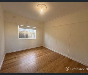 Spacious 3-Bedroom Home with Generous Backyard in Sunshine North - Photo 3